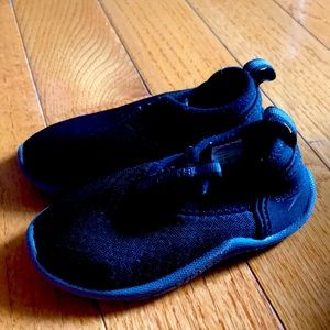 Speedo water shoes size 6/7